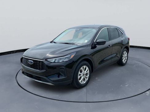 Used 2023 Ford Escape Active w/ Tech Pack #2 FWD image 2
