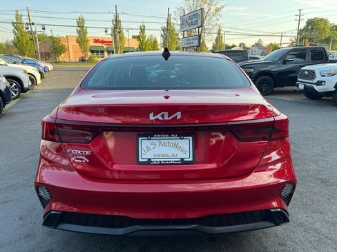 Used 2023 Kia Forte LXS w/ LXS Technology Package FWD image 5