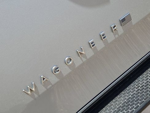 Used 2024 Jeep Wagoneer L Series II w/ Flexible Seating Group AWD/4WD image 11
