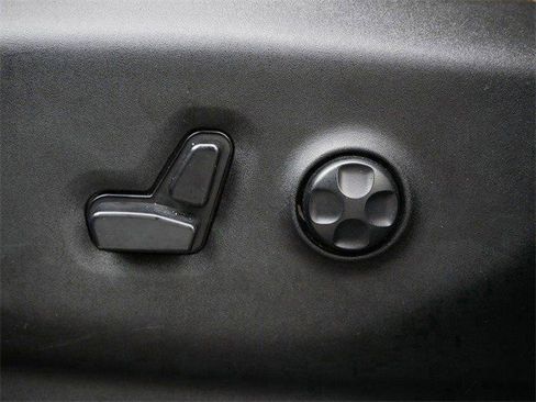 Used 2017 Chrysler Pacifica Limited image 17