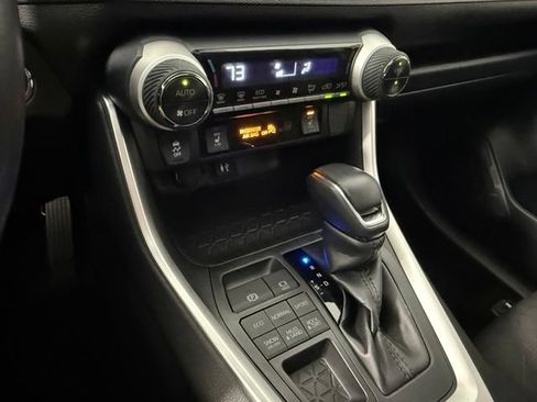Used 2019 Toyota RAV4 XLE AWD/4WD image 25