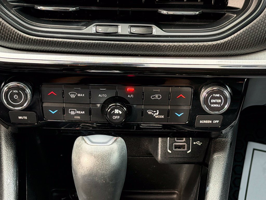 Used 2023 Jeep Compass Trailhawk w/ Trailhawk Convenience Group AWD/4WD image 19