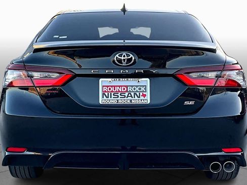 Used 2022 Toyota Camry SE image 4