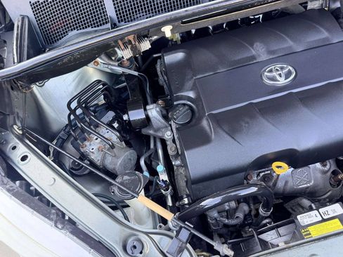 Used 2011 Toyota Sienna LE FWD image 12