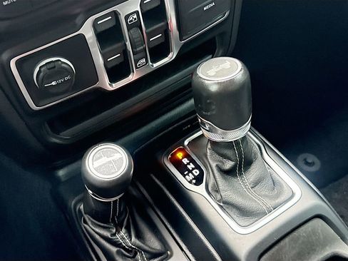 Used 2021 Jeep Wrangler Unlimited Sahara w/ Cold Weather Group AWD/4WD image 18