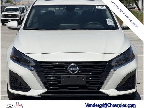 Used 2025 Nissan Altima 2.5 SV w/ SV Special Edition Package AWD/4WD image 7