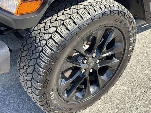 Used 2024 Jeep Gladiator Sport image 9