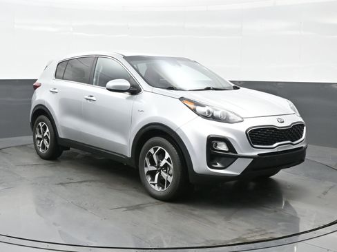 Used 2022 Kia Sportage LX image 8