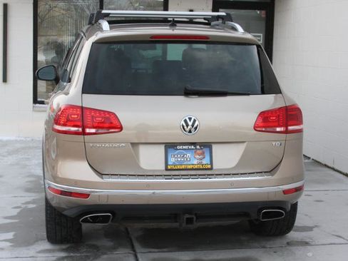 Used 2016 Volkswagen Touareg Sport image 7
