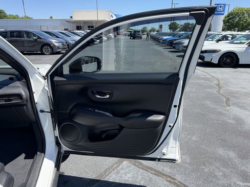 Used 2023 Honda HR-V Sport image 15