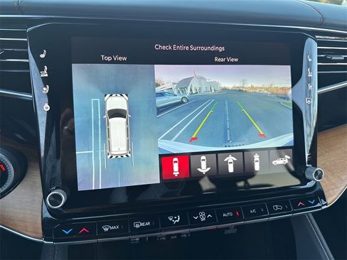 Used 2024 Jeep Grand Wagoneer Series III w/ HD Trailer Tow Package image 33