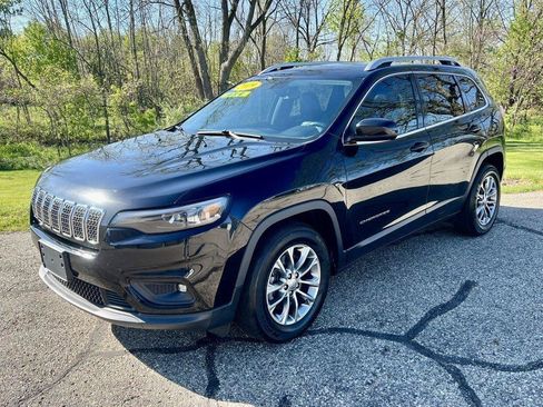 Used 2019 Jeep Cherokee Latitude Plus w/ Comfort/Convenience Group AWD/4WD image 2