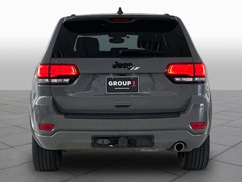 Used 2020 Jeep Grand Cherokee Altitude RWD image 4