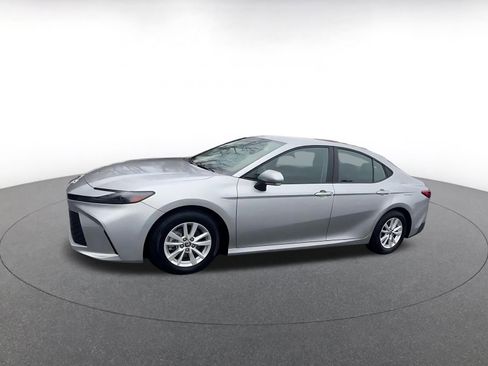 Used 2025 Toyota Camry LE image 8