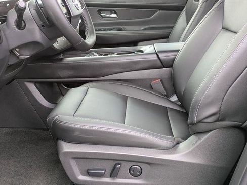 Used 2025 Nissan Murano SV AWD/4WD image 11
