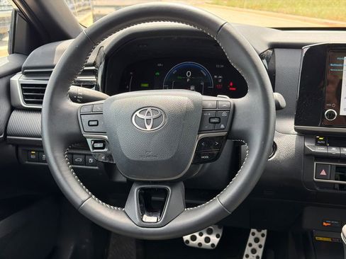 Used 2026 Toyota Camry SE FWD image 23