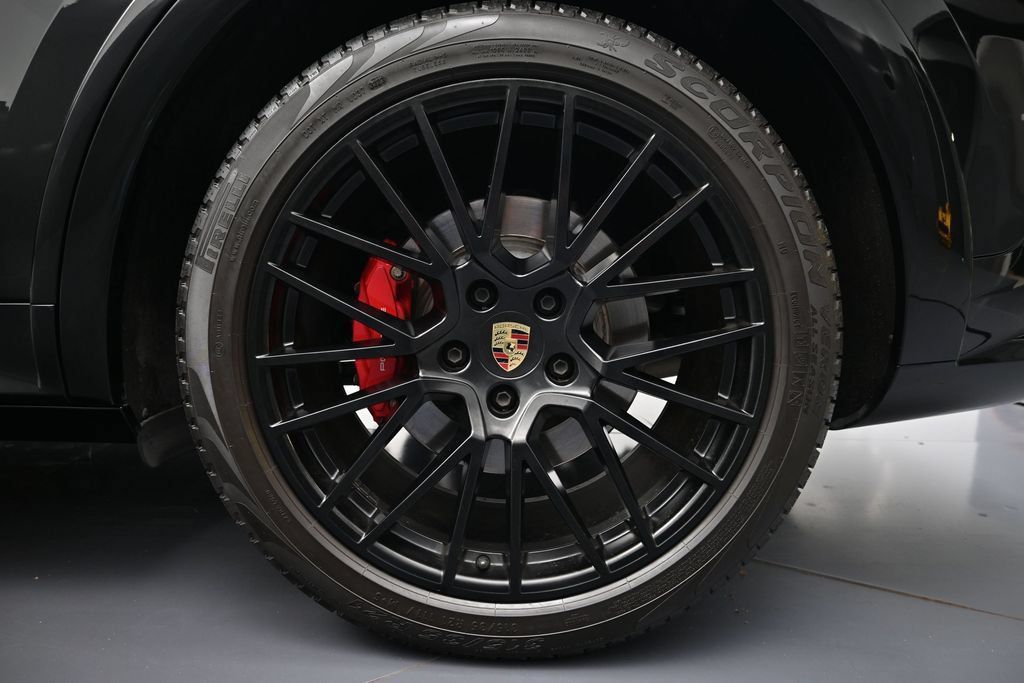 Certified 2023 Porsche Cayenne GTS w/ Assistance Package AWD/4WD image 43