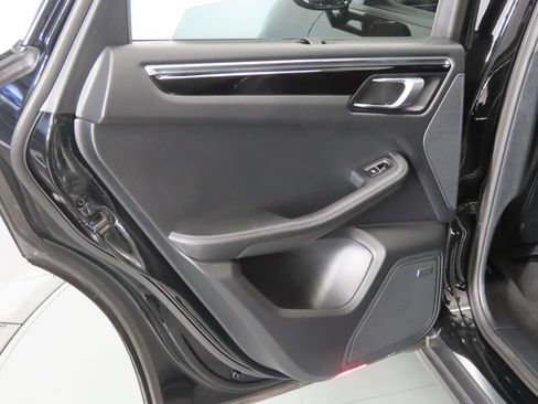 Certified 2025 Porsche Macan AWD/4WD image 46