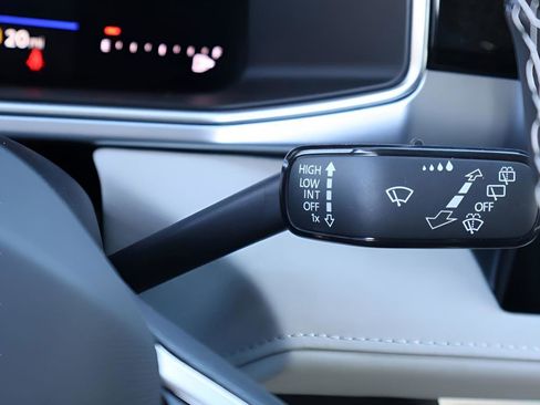 Certified 2025 Volkswagen Taos SE AWD/4WD image 35