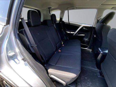 Used 2018 Toyota RAV4 XLE w/ All Weather Liner Package FWD image 18