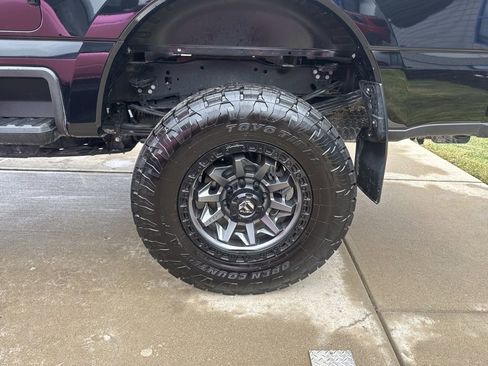 Used 2025 Ford F350 Lariat w/ FX4 Off-Road Package image 46