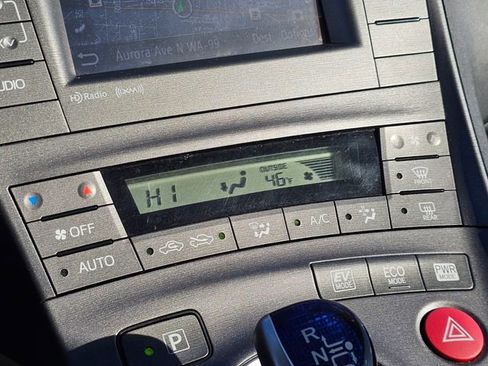 Used 2013 Toyota Prius Three w/ Solar Roof Pkg image 32