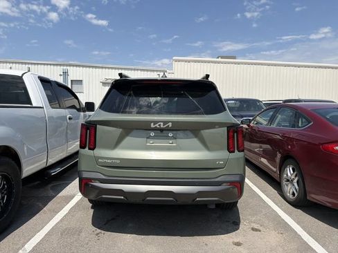 Used 2024 Kia Sorento X-Line EX AWD/4WD image 2