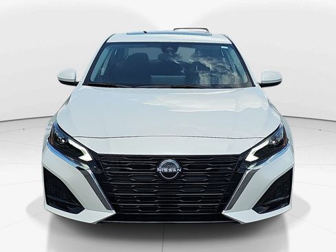 Used 2025 Nissan Altima 2.5 SV w/ SV Premium Package FWD image 9