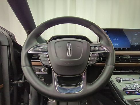 Used 2022 Lincoln Nautilus Reserve w/ Luxury Package AWD/4WD image 10