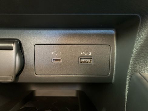 New 2025 Nissan Versa SR w/ Trunk Package image 19