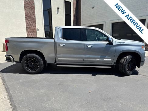 Used 2025 Chevrolet Silverado 1500 High Country w/ Technology Package AWD/4WD image 8