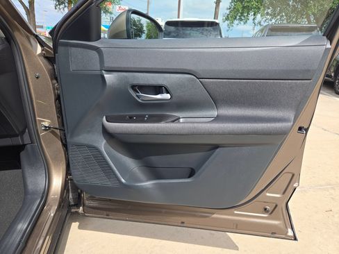 Used 2025 Nissan Kicks SV FWD image 28