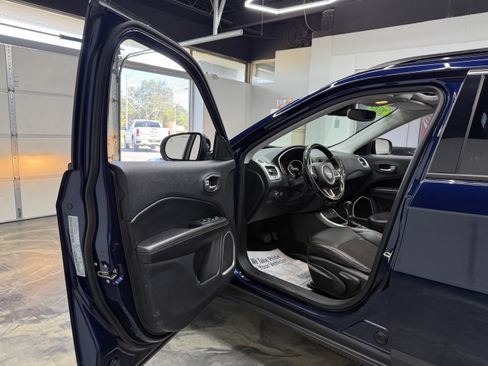 Used 2020 Jeep Compass Latitude FWD image 8