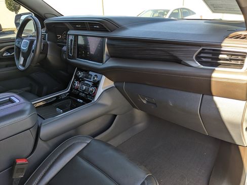Used 2022 GMC Yukon XL Denali image 15