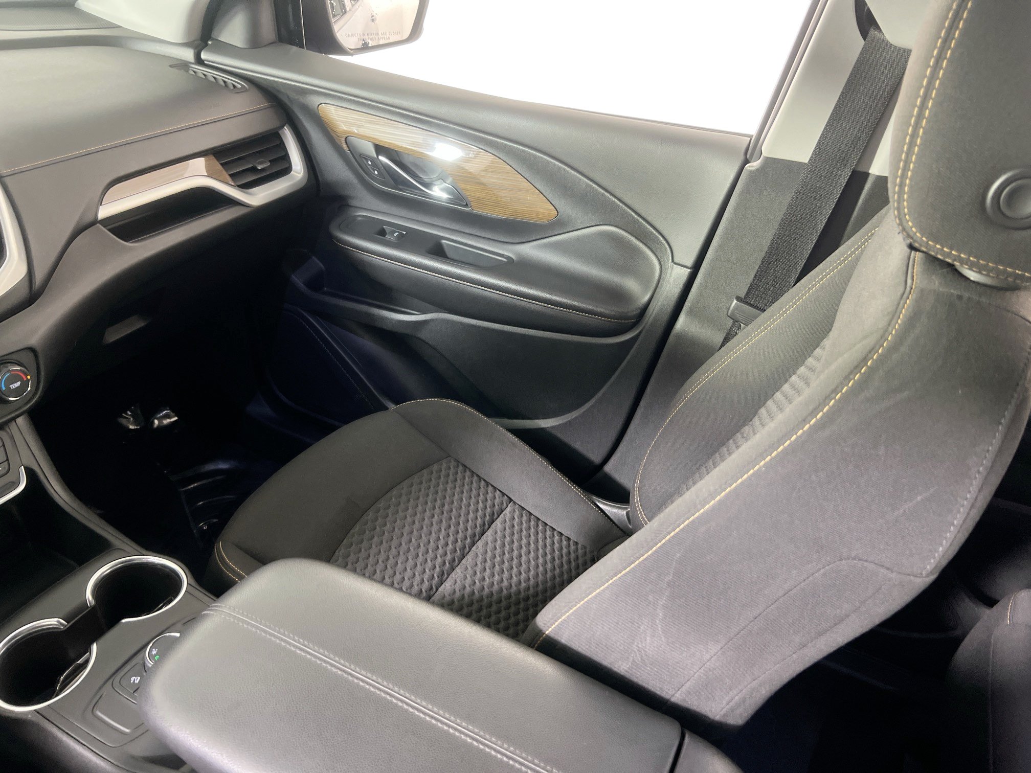 Used 2020 GMC Terrain SLE FWD image 21