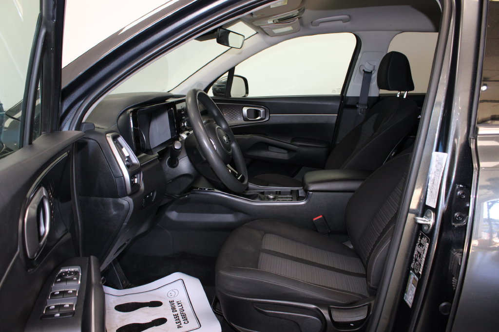 Used 2021 Kia Sorento LX AWD/4WD image 2