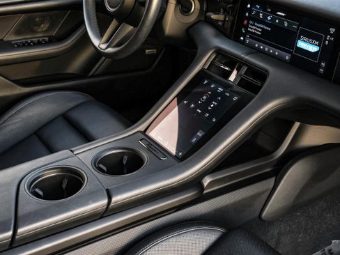 Used 2021 Porsche Taycan image 19