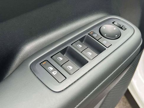 Certified 2025 Hyundai Santa Fe SEL image 18