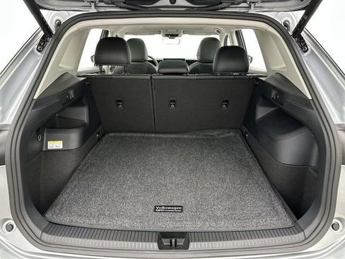 Certified 2025 Volkswagen Tiguan SE AWD/4WD image 23