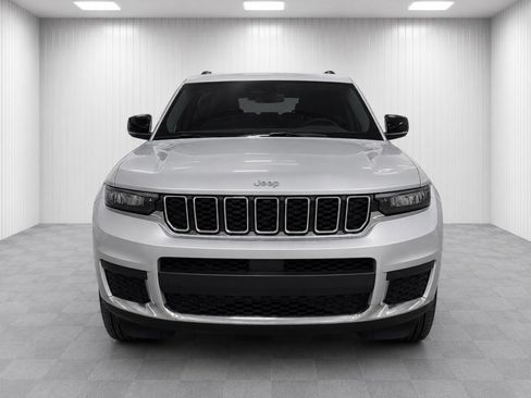 Used 2025 Jeep Grand Cherokee L Laredo RWD image 8