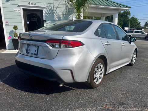 Used 2025 Toyota Corolla LE FWD image 5