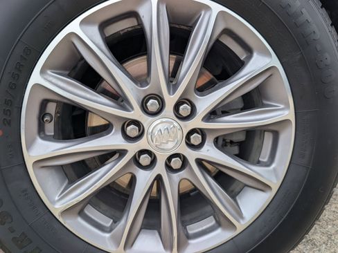 Used 2022 Buick Enclave Essence FWD image 7