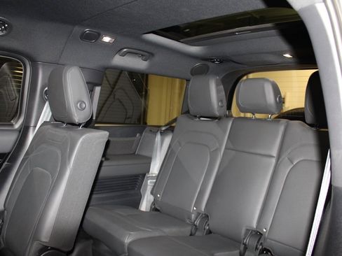 Certified 2024 Land Rover Defender 130 V8 image 43