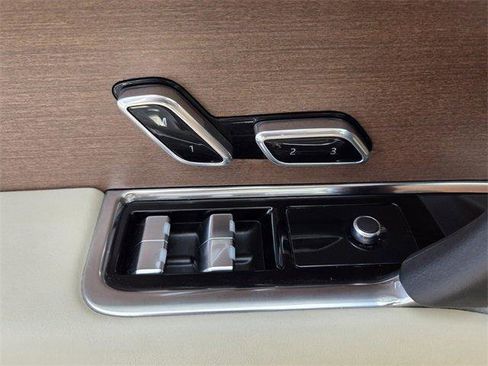 Used 2024 Land Rover Range Rover Autobiography image 18