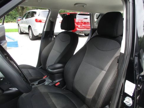 Used 2017 Kia Soul + FWD image 21