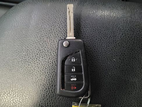 Used 2019 Toyota Camry SE image 32