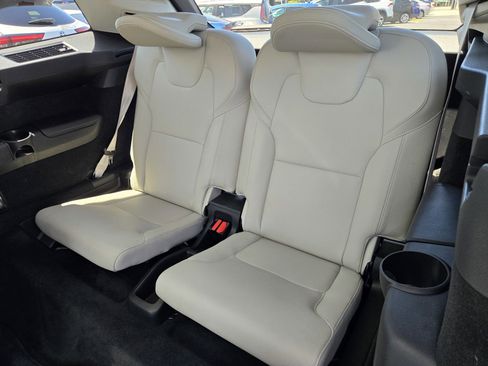 Used 2020 Volvo XC90 T6 Momentum AWD/4WD image 13
