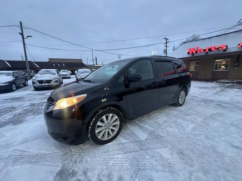 Used 2013 Toyota Sienna LE image 10