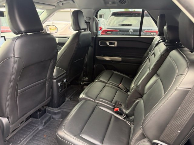 Used 2022 Ford Explorer XLT w/ Equipment Group 202A AWD/4WD image 25