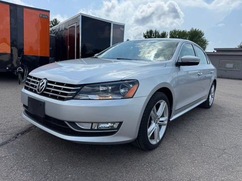 Used 2015 Volkswagen Passat 1.8T SEL Premium FWD image 3